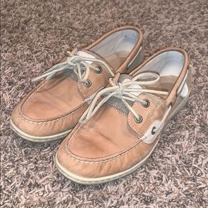 Super cute sperry boat shoes!!